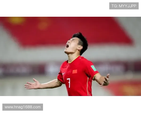 中国足球队备战世预赛 新帅上任带来战术革新 球员表现备受期待