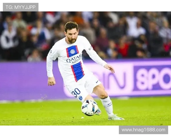 《欧洲五大联赛最新动态：梅西回归巴黎，皇马与巴萨争夺西甲冠军》