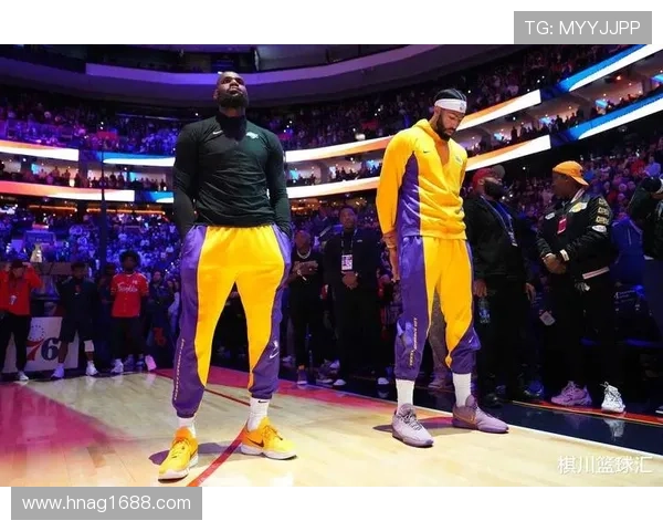 湖人队新赛季备战情况分析 詹姆斯与戴维斯状态回升球队目标再度冲击总冠军